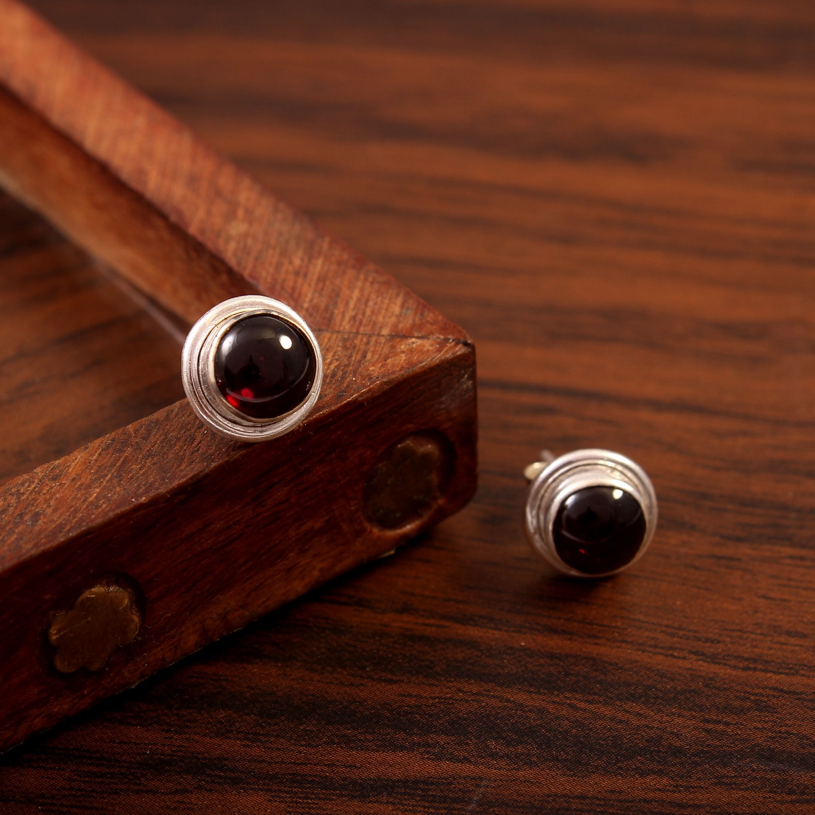 925 Sterling Silver Round Garnet Stud Earring