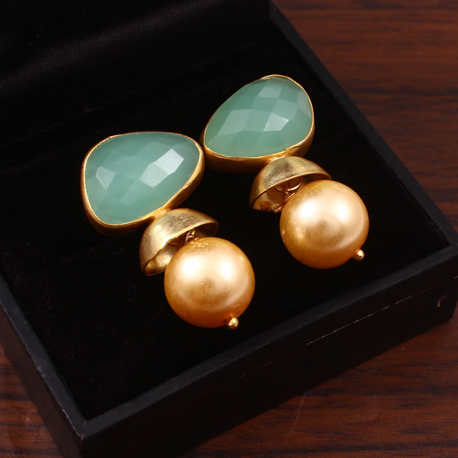 925 Silver Random Shape Green Onyx And Pearls Earrings