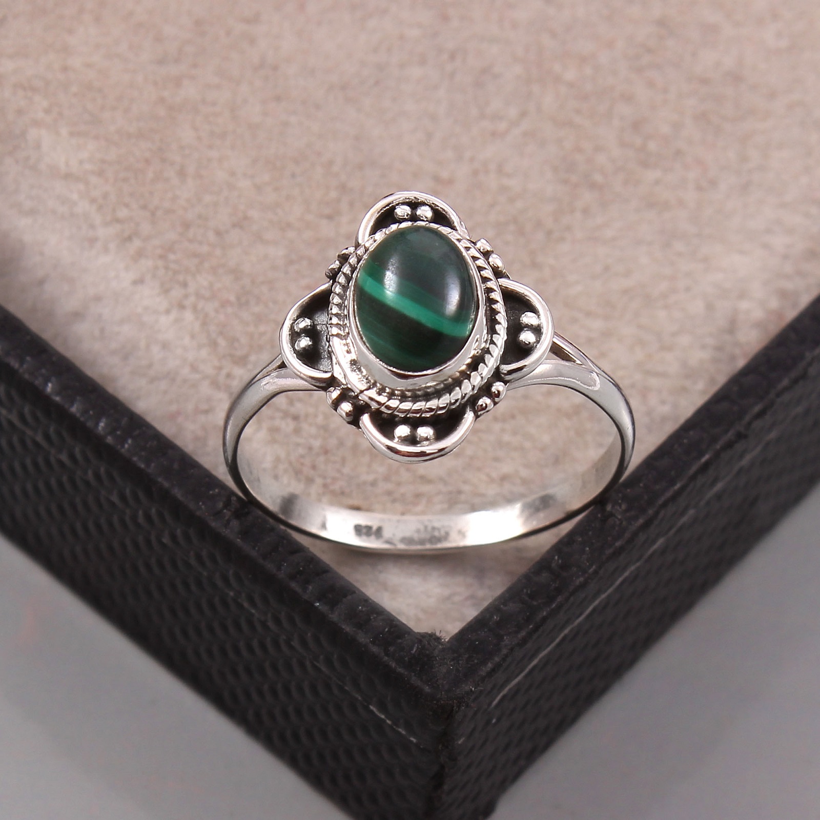 Oval Shape Natural Green Malachite Gemstone 925 Sterling Silver Ring