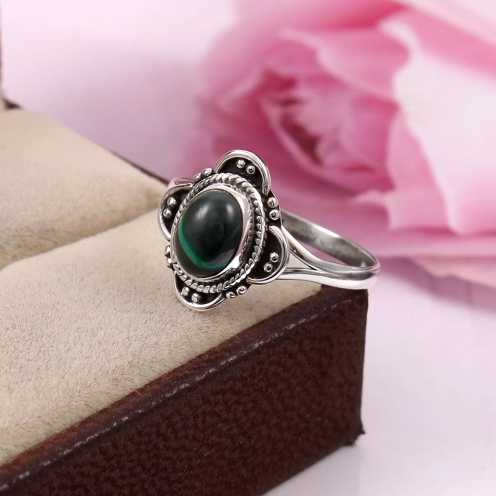Oval Shape Natural Green Malachite Gemstone 925 Sterling Silver Ring