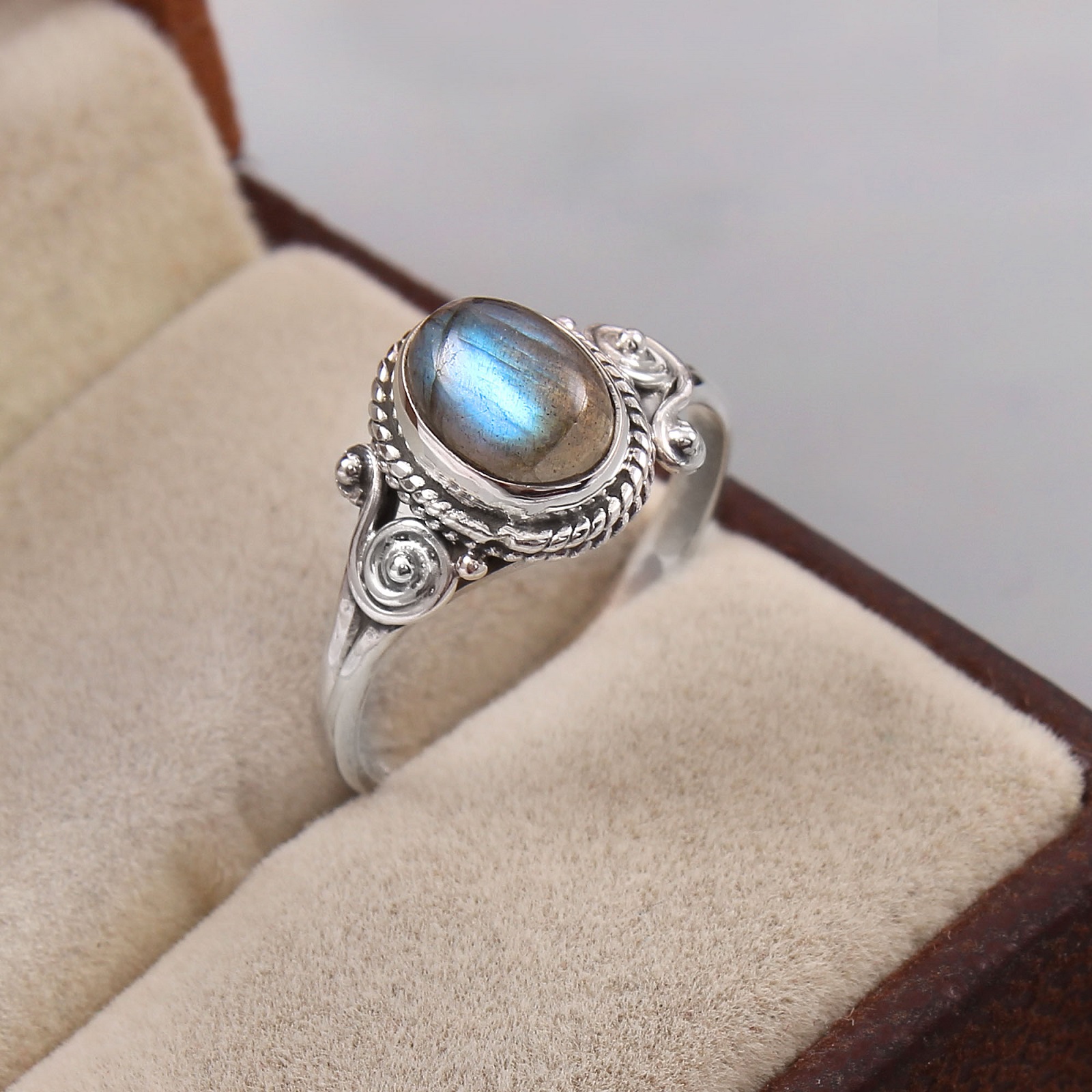 Labradorite Oval 925 Sterling Silver Ring