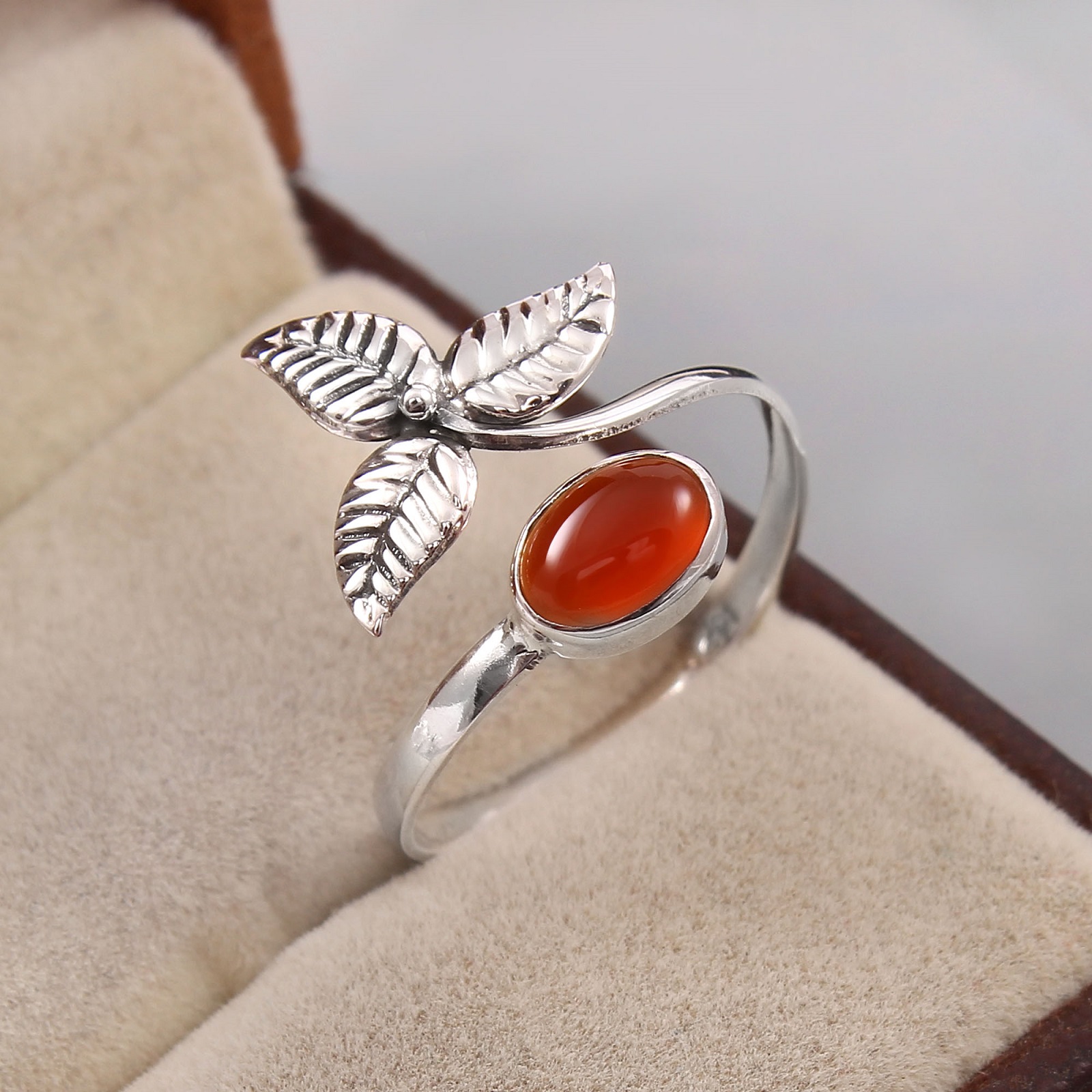 Leaf Design Ring In 925 Sterling Silver With Red Onyx