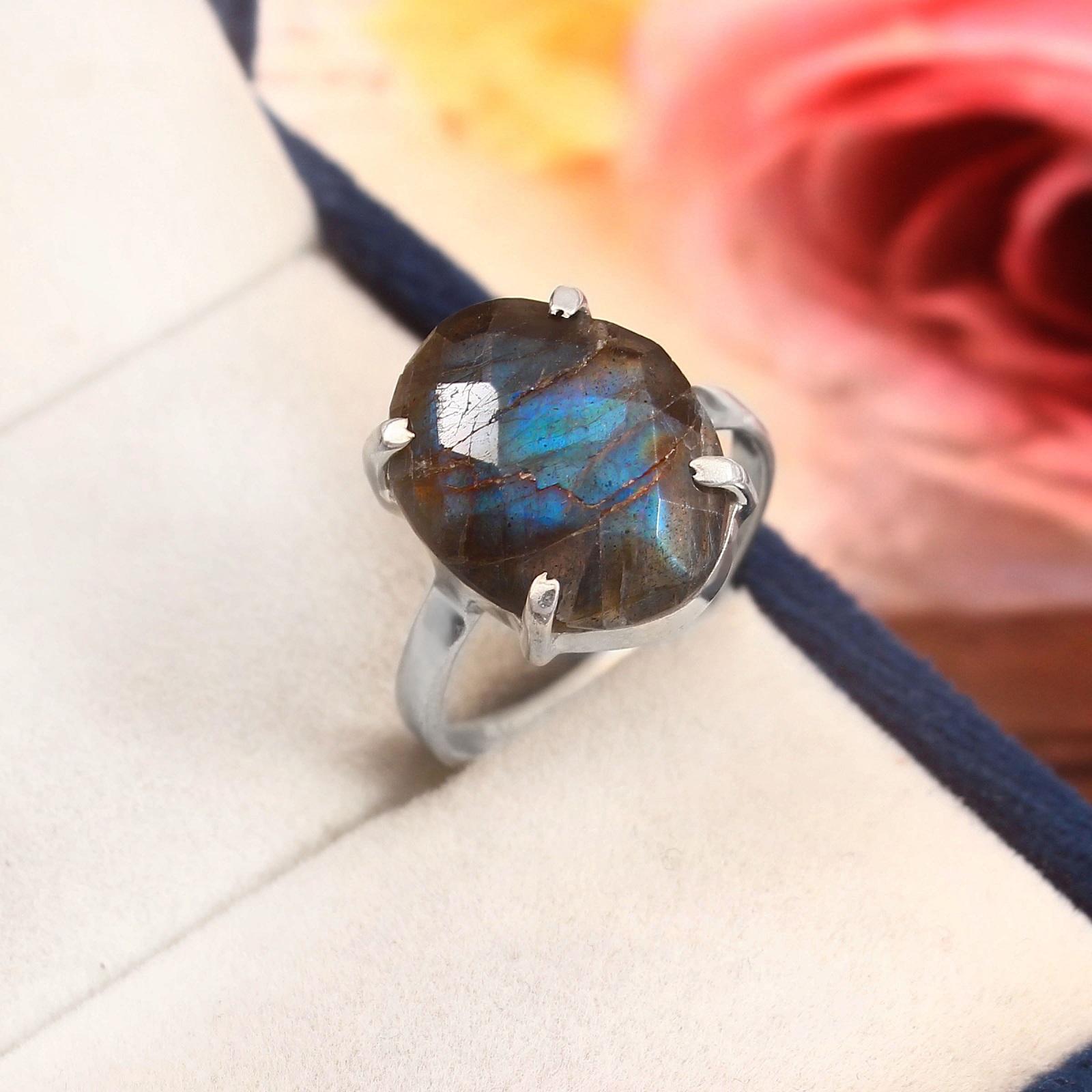 925 Sterling Silver Oval Cut Labradorite Gemstone Ring