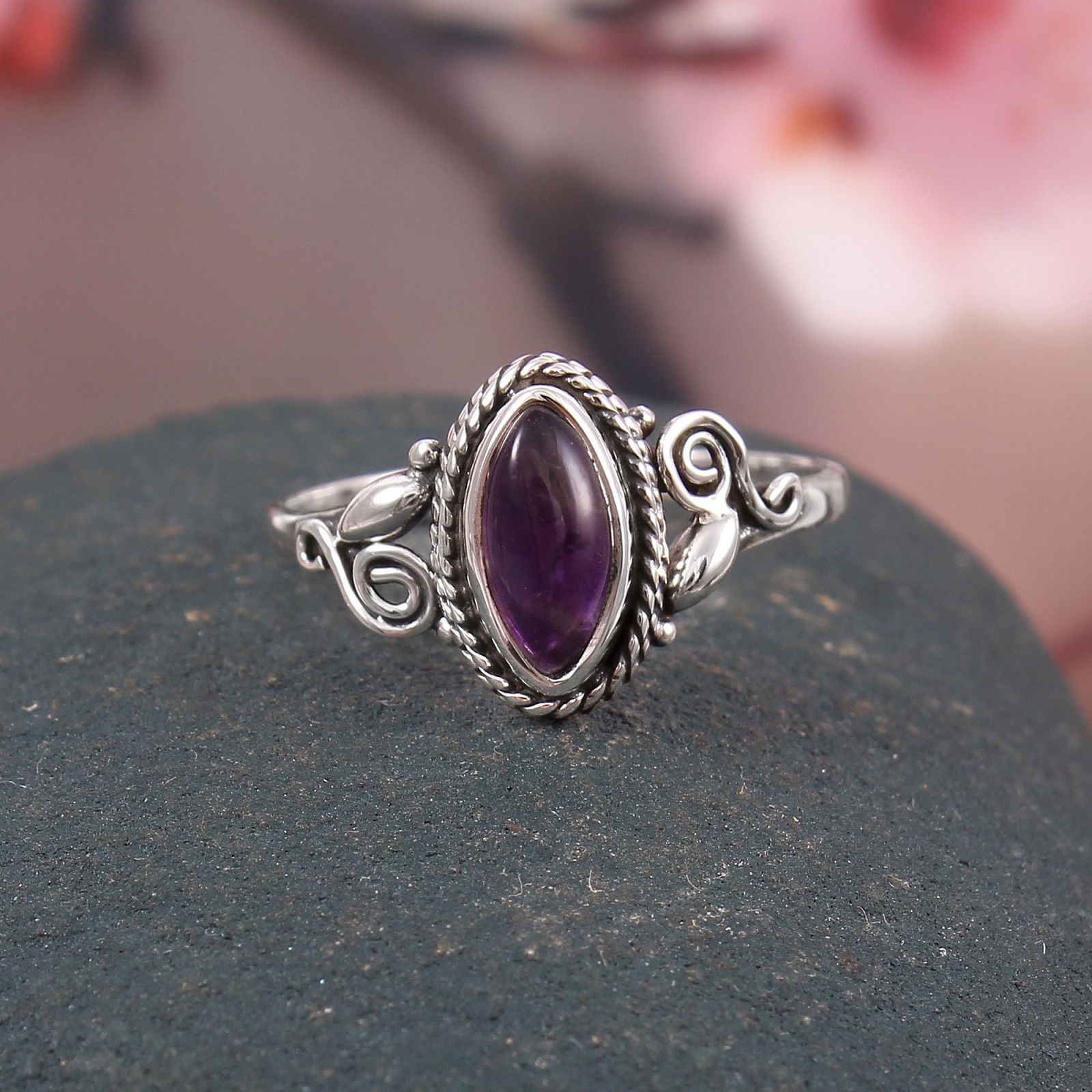 925 Sterling Silver Classic Handmade Bezel Setting Ring with Natural Amethyst